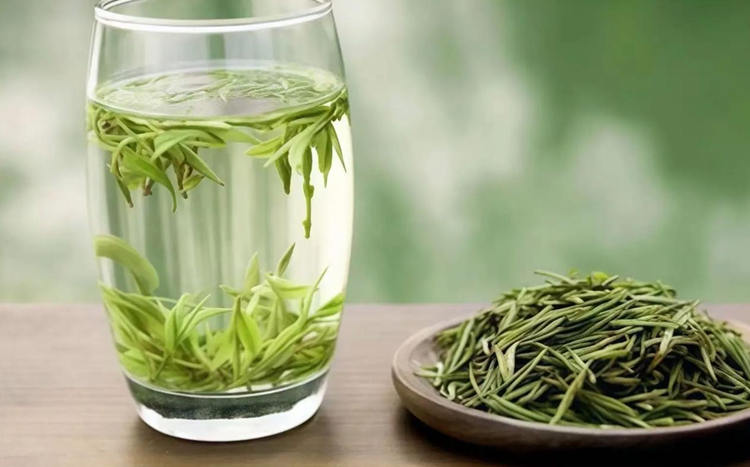安吉白茶茶汤是什么颜色，安吉白茶冲泡后是什么颜色